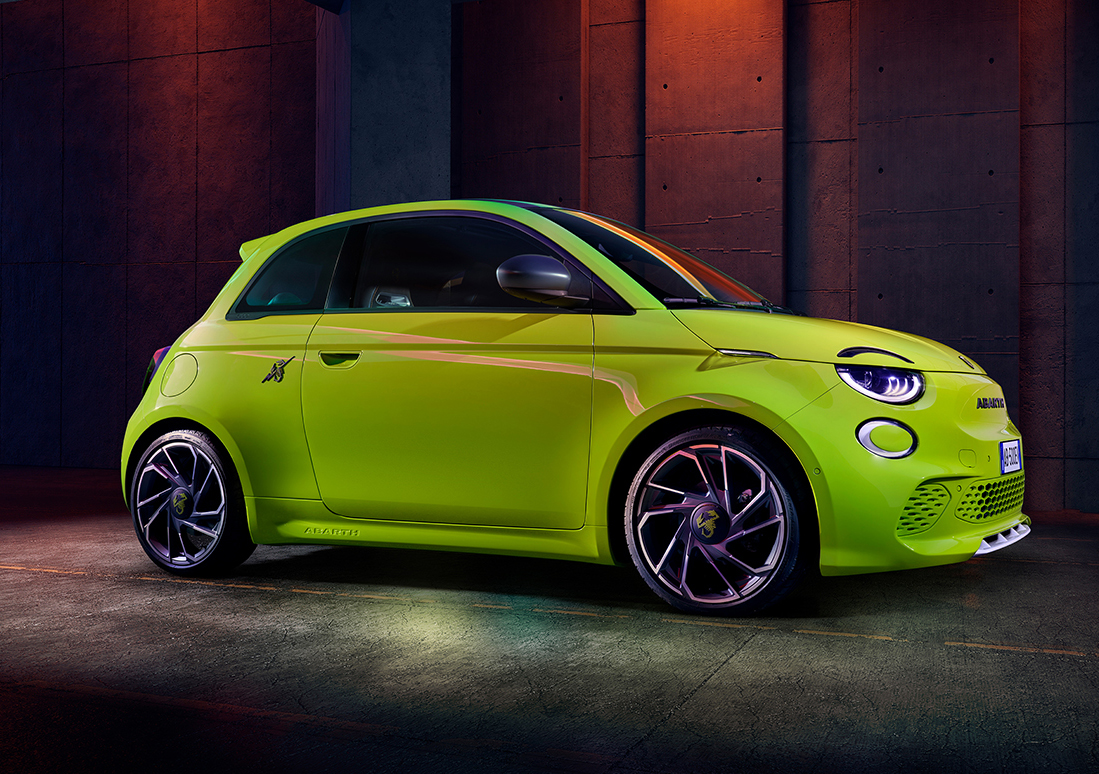 Abarth 500e side